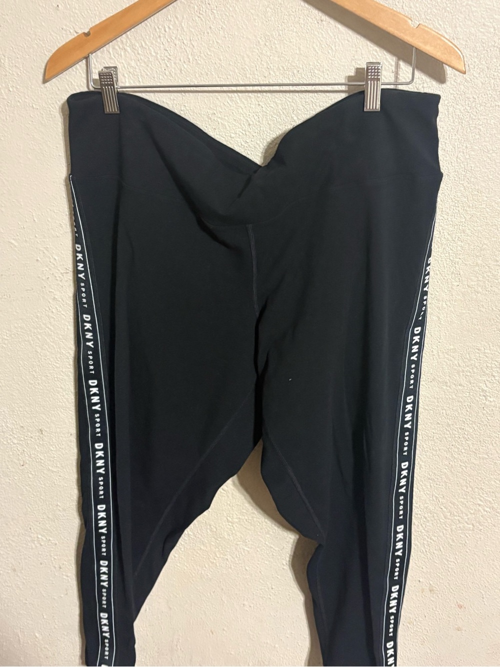 DKNY Sport Black Logo-Print Active Top